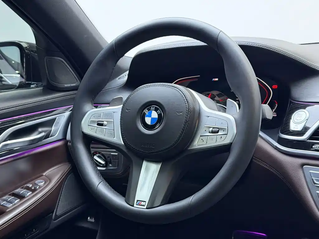BMW 7 Series — миниатюра 9