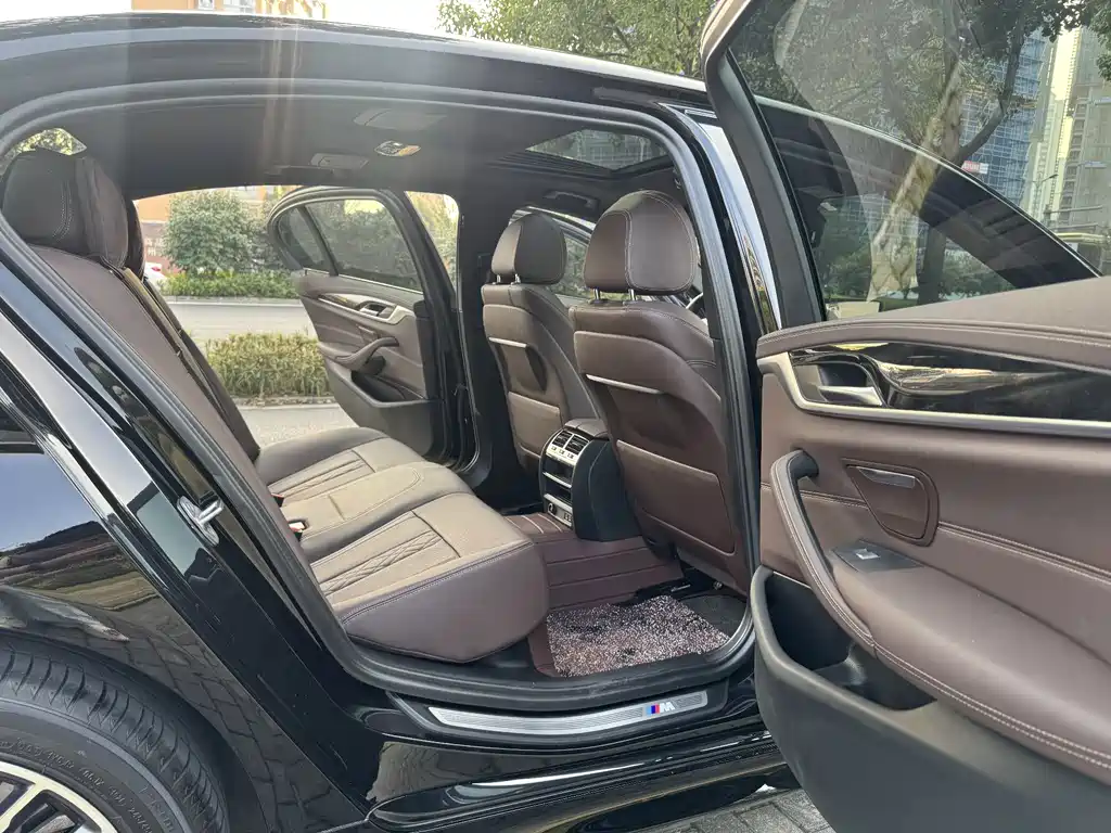 BMW 5 Series — миниатюра 6