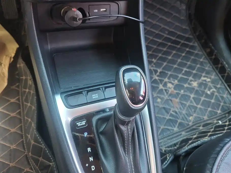 Hyundai Elantra — миниатюра 15