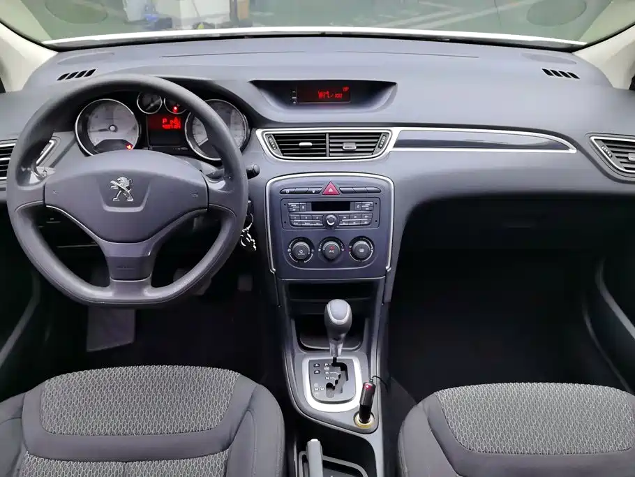 Peugeot 308 — миниатюра 12