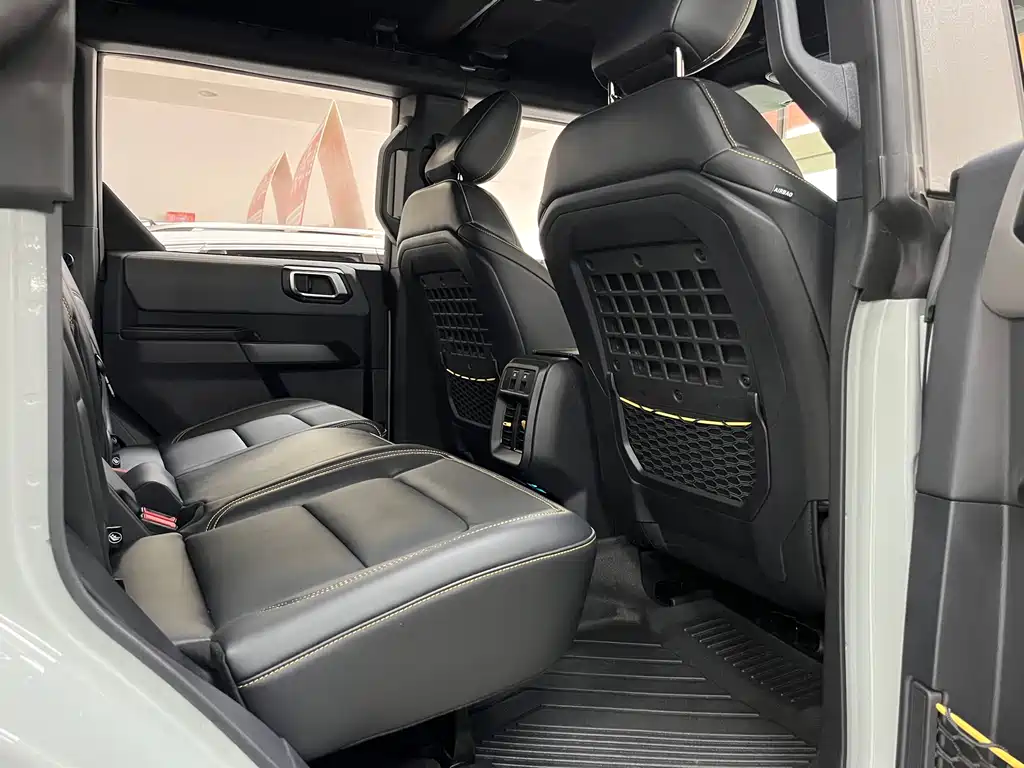 Ford Bronco — миниатюра 8