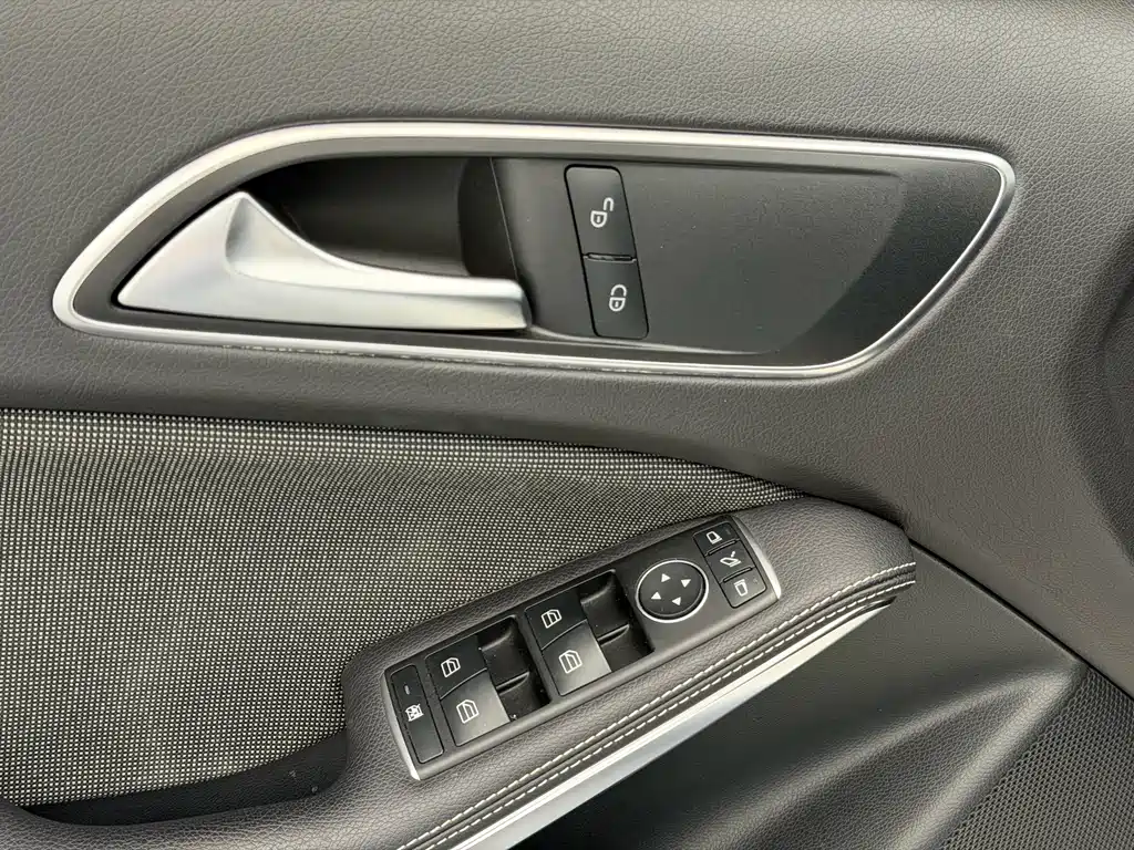Mercedes-Benz A-Class (Import) — миниатюра 10
