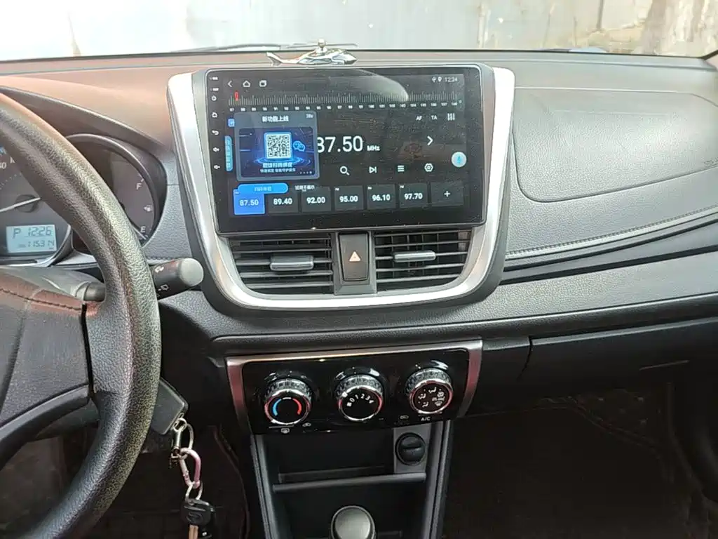 Toyota Yaris L — миниатюра 13