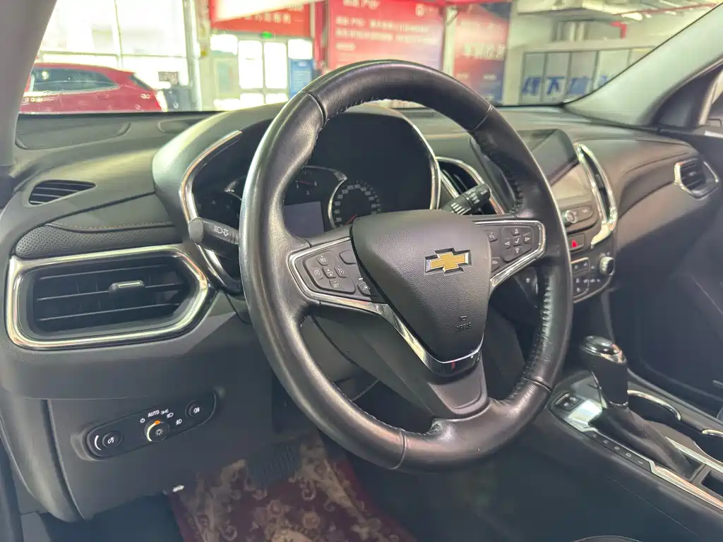 Chevrolet Equinox — миниатюра 12