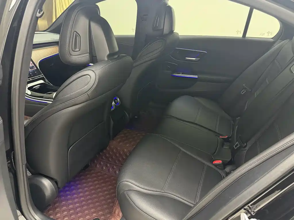 Mercedes-Benz C-Class — миниатюра 12