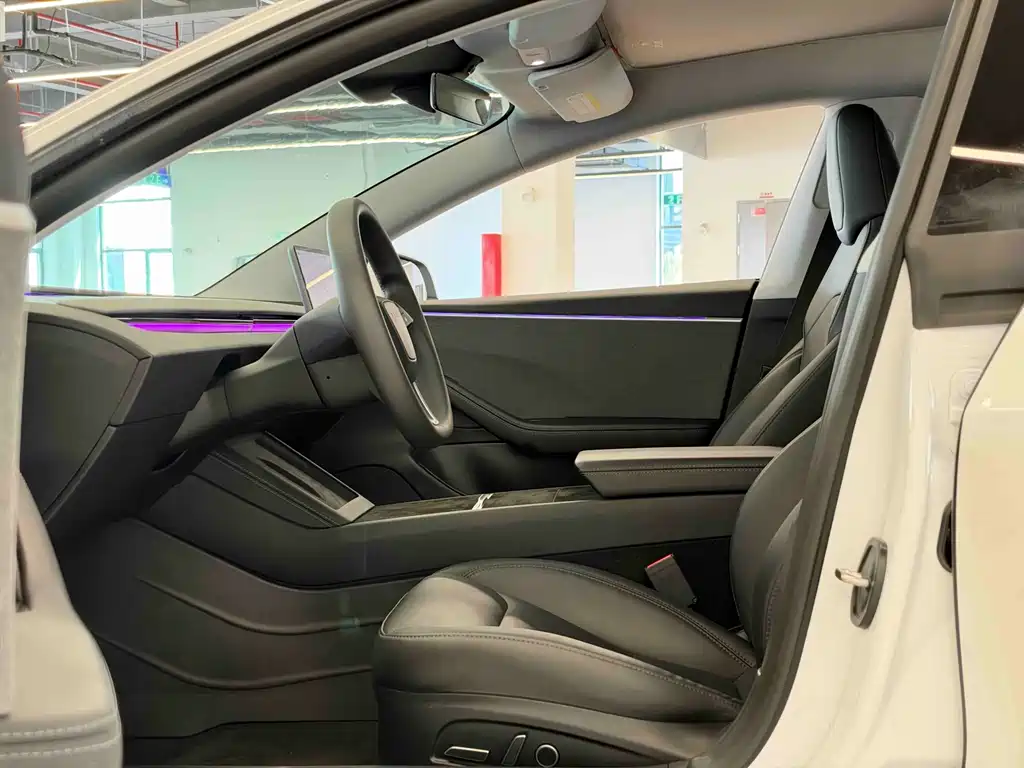 Tesla Model 3 — миниатюра 8