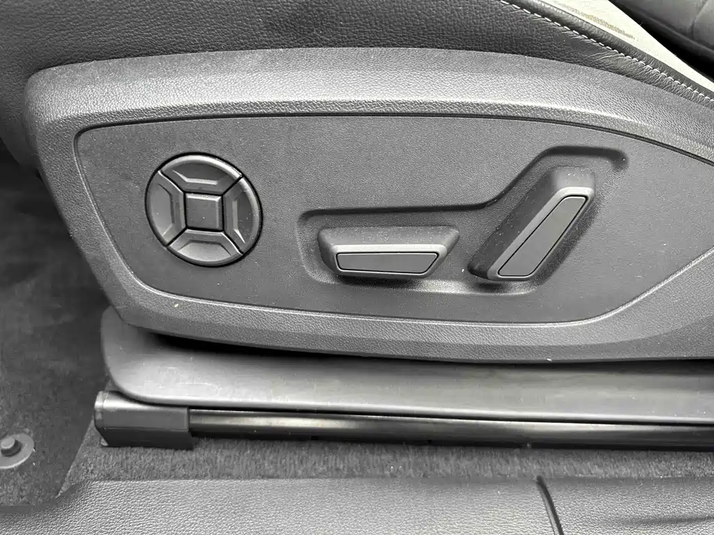 Audi Q3 — миниатюра 12