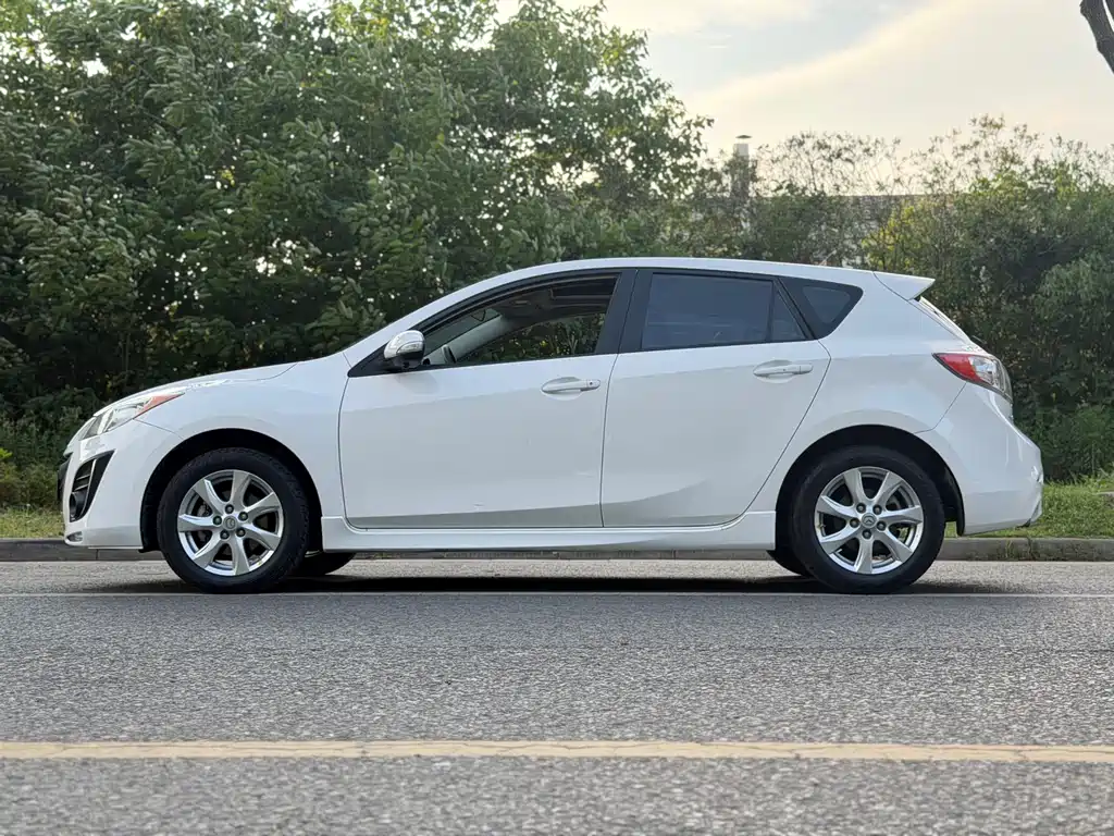 Mazda Mazda3 3 2015 2.0L AT Sport