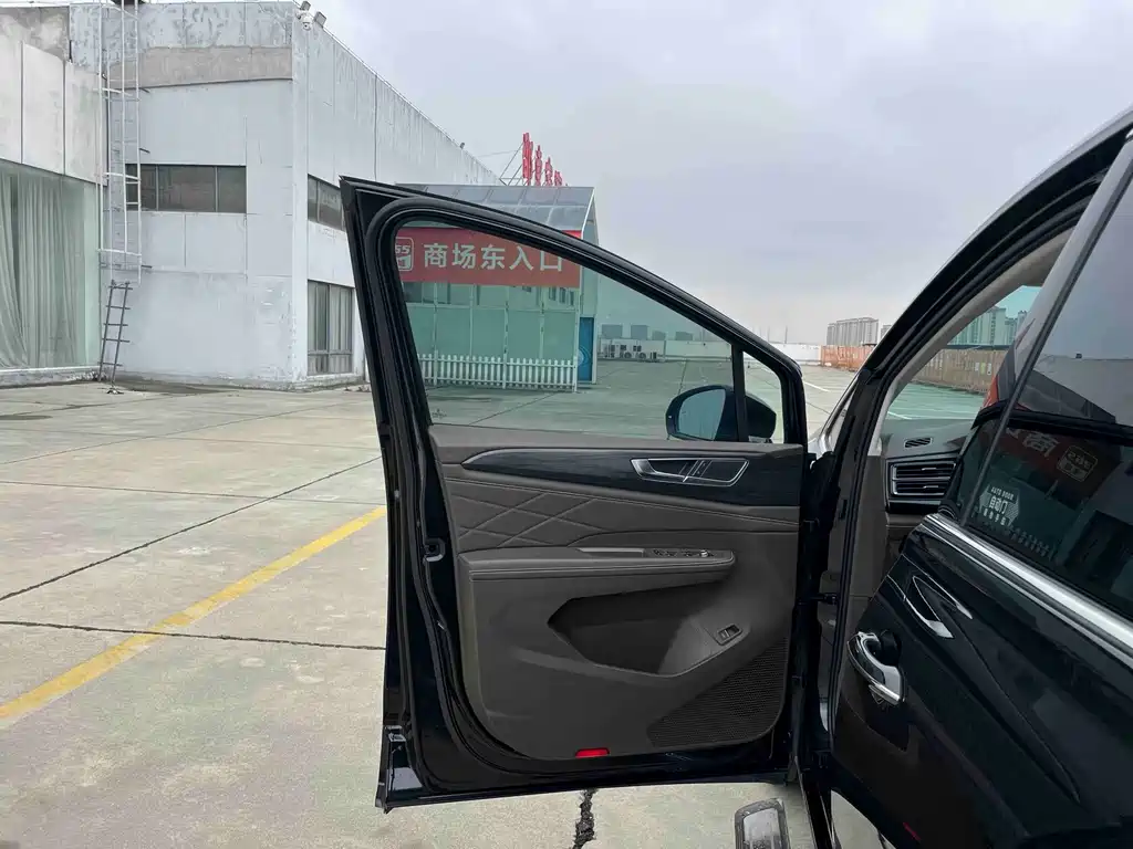 Volkswagen Viloran — миниатюра 9