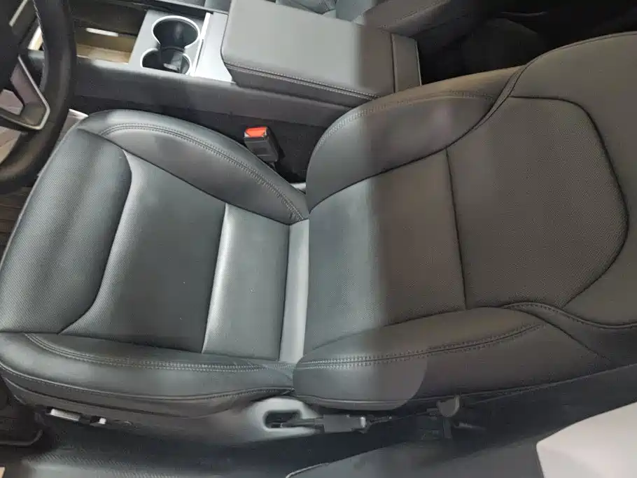 Tesla Model Y — миниатюра 9