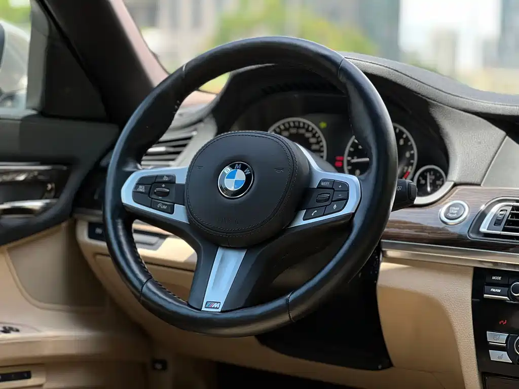 BMW 7 Series — миниатюра 5