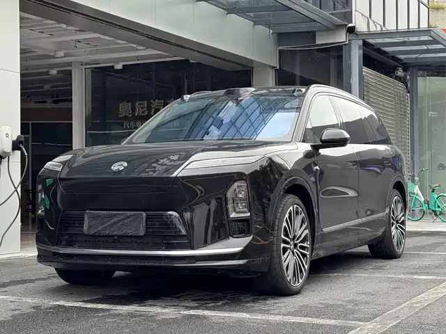 2025 Nio ES8