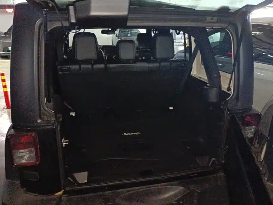 Jeep Wrangler — миниатюра 4