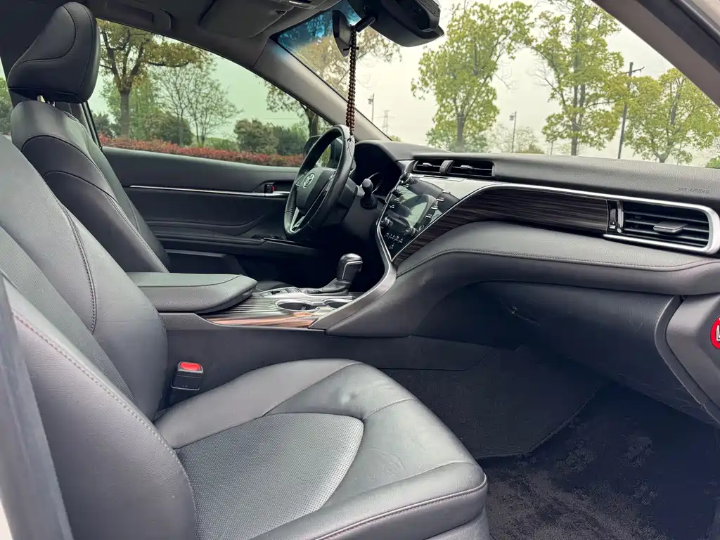 Toyota Camry — миниатюра 7
