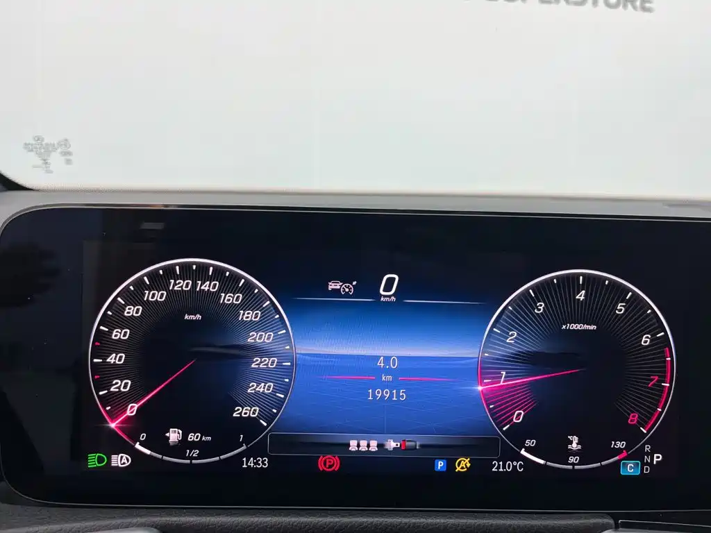Mercedes-Benz GLB — миниатюра 10