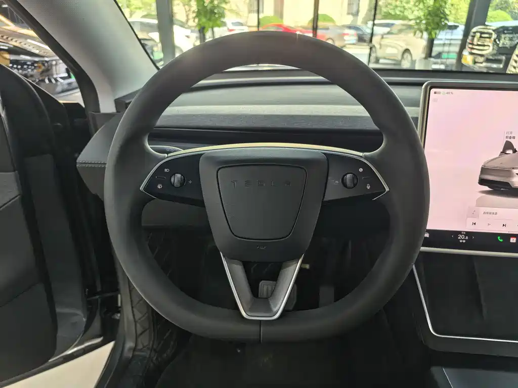 Tesla Model Y — миниатюра 11