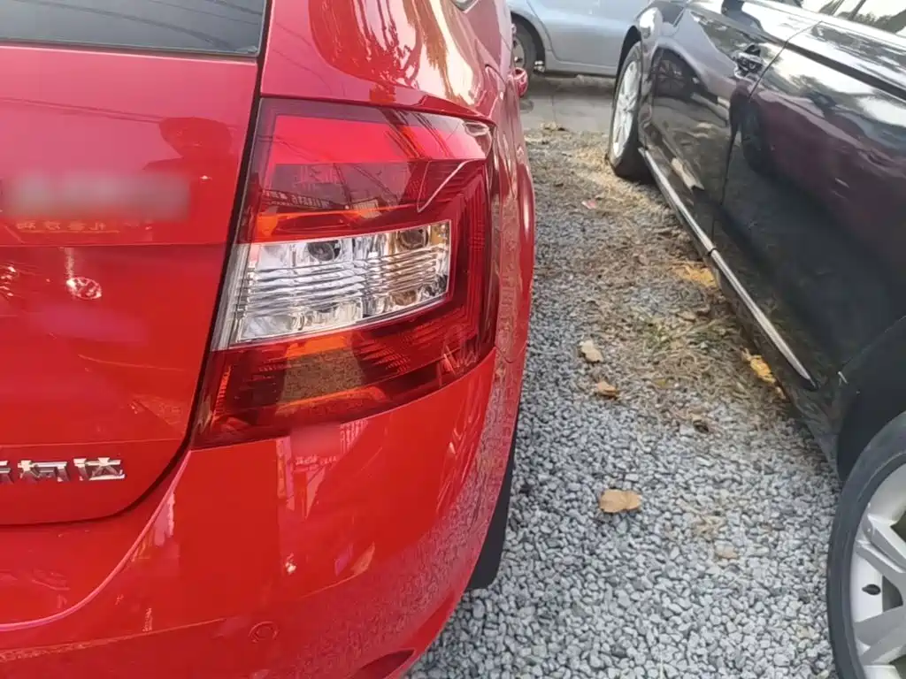 Skoda Rapid Spaceback — миниатюра 8