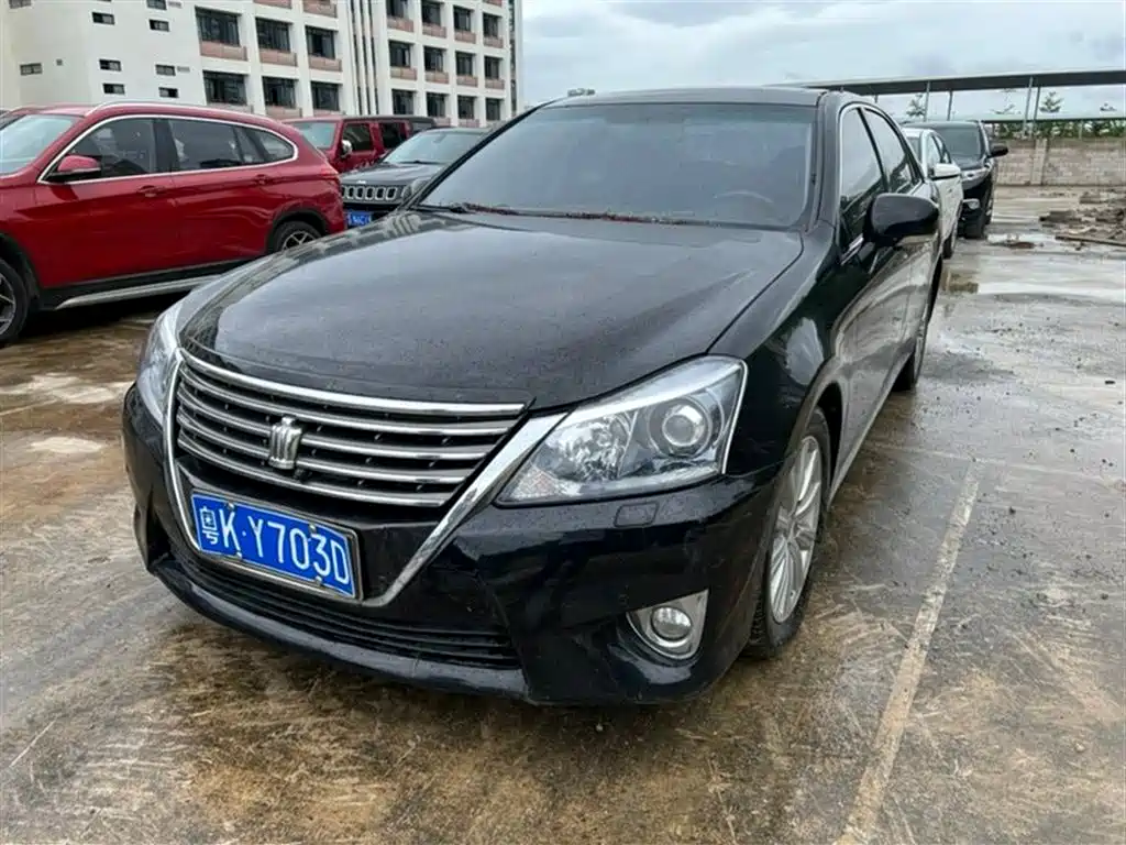 Toyota Crown 2013