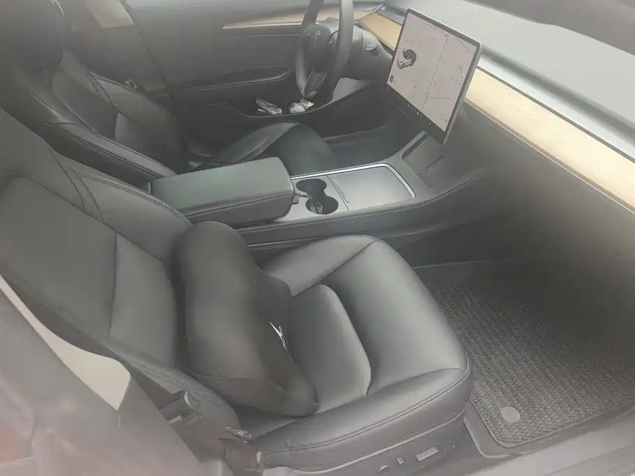Tesla Model 3 — миниатюра 8