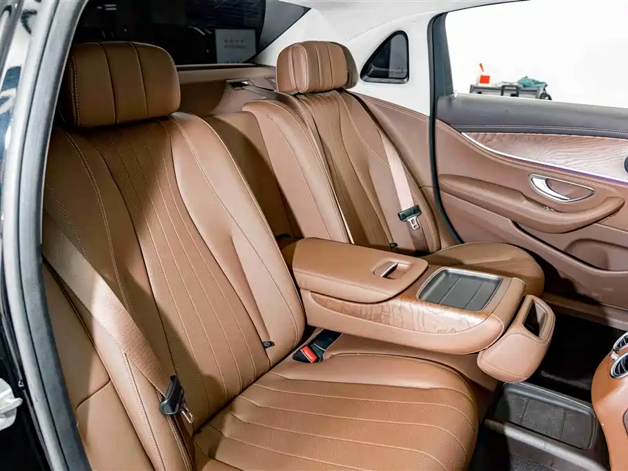 Mercedes-Benz E-Class — миниатюра 21