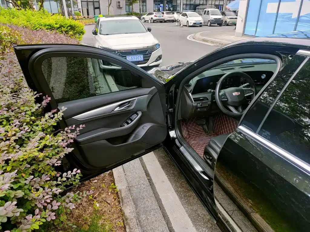 Cadillac CT5 — миниатюра 12