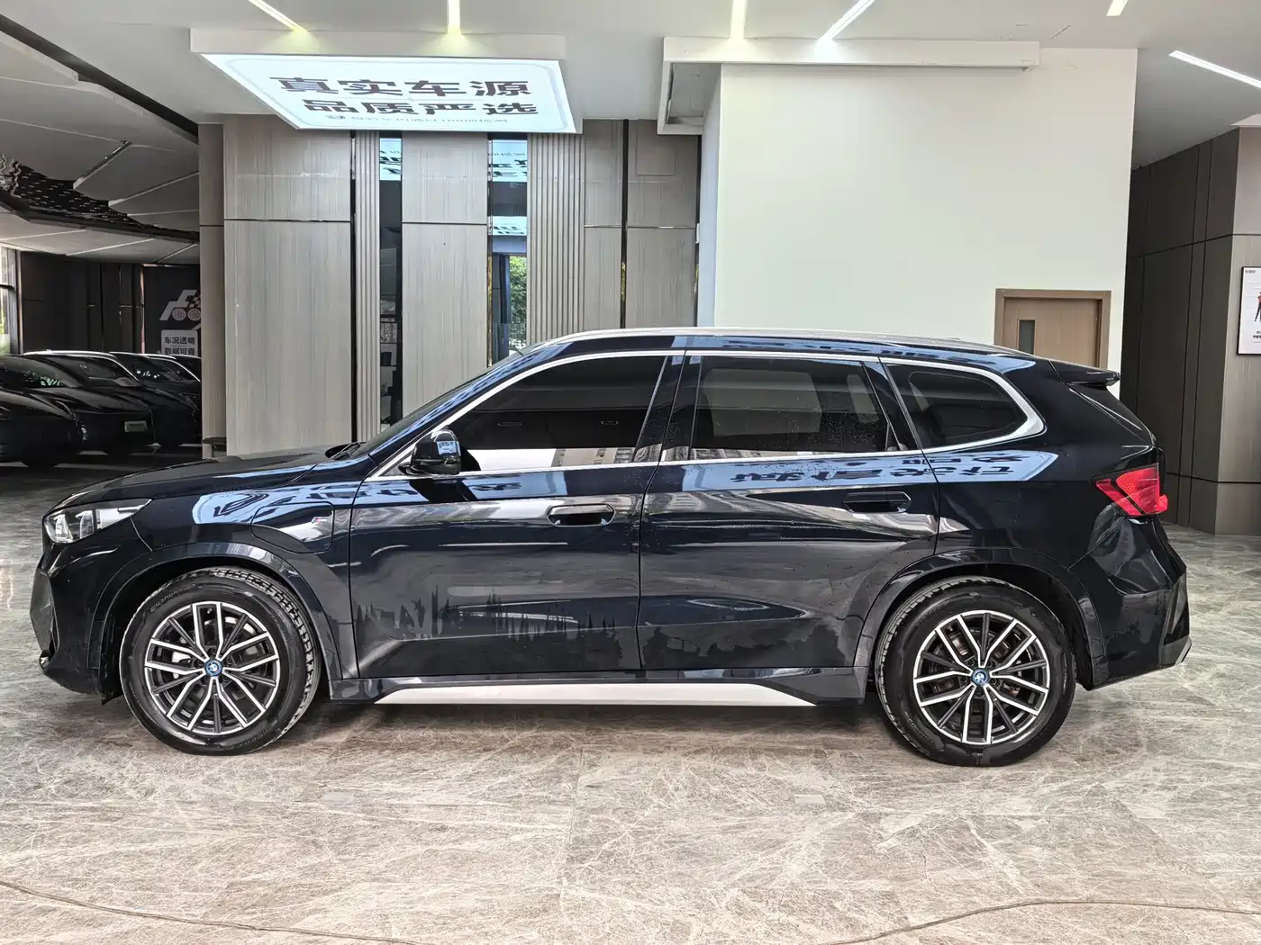 BMW iX1