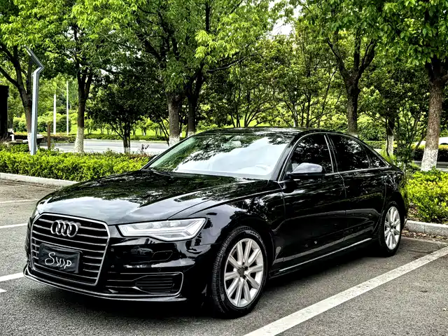 Audi A6L — фото 1
