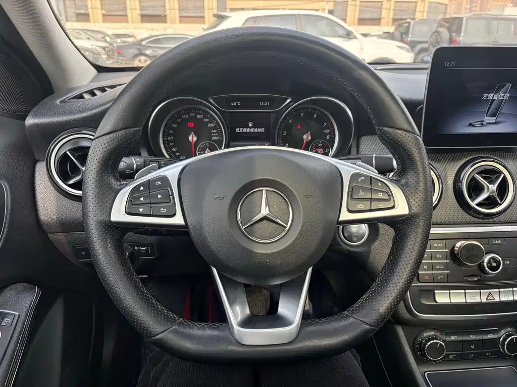 Mercedes-Benz GLA — миниатюра 11
