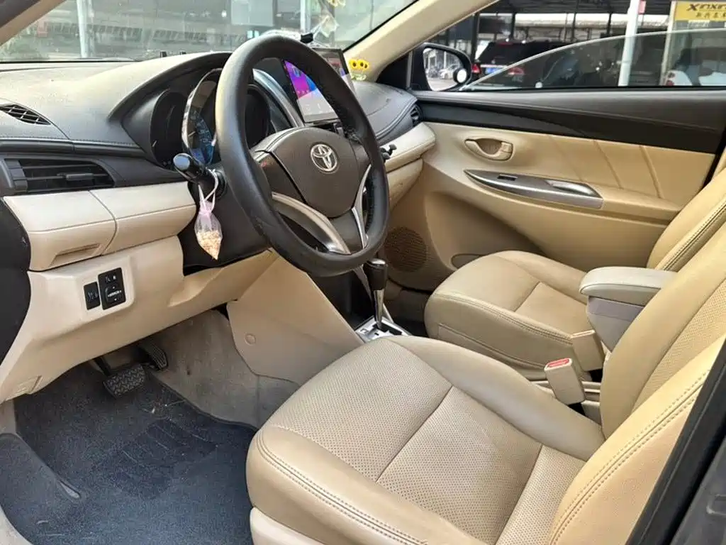 Toyota Yaris L — миниатюра 4