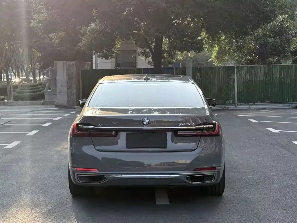 BMW 7 Series — миниатюра 8