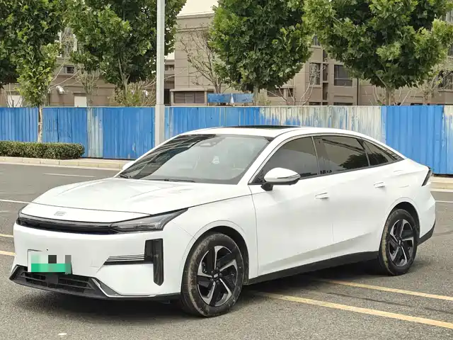 2024 Geely Galaxy L6