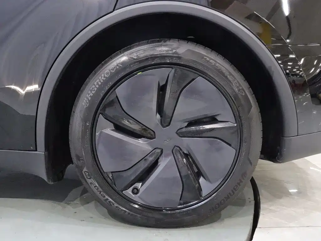 Tesla Model Y — миниатюра 14