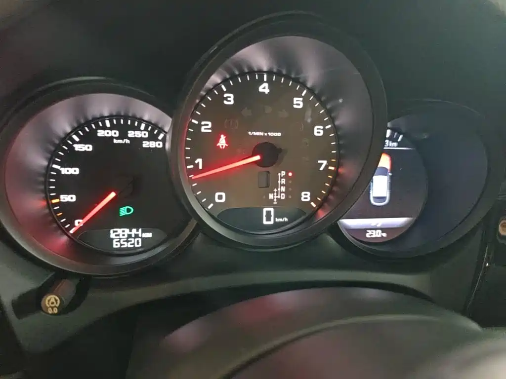 Porsche Macan — миниатюра 12