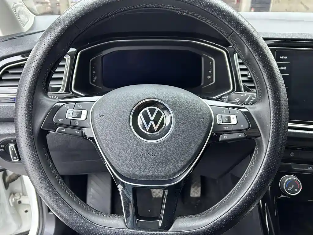 Volkswagen T-Roc — миниатюра 10