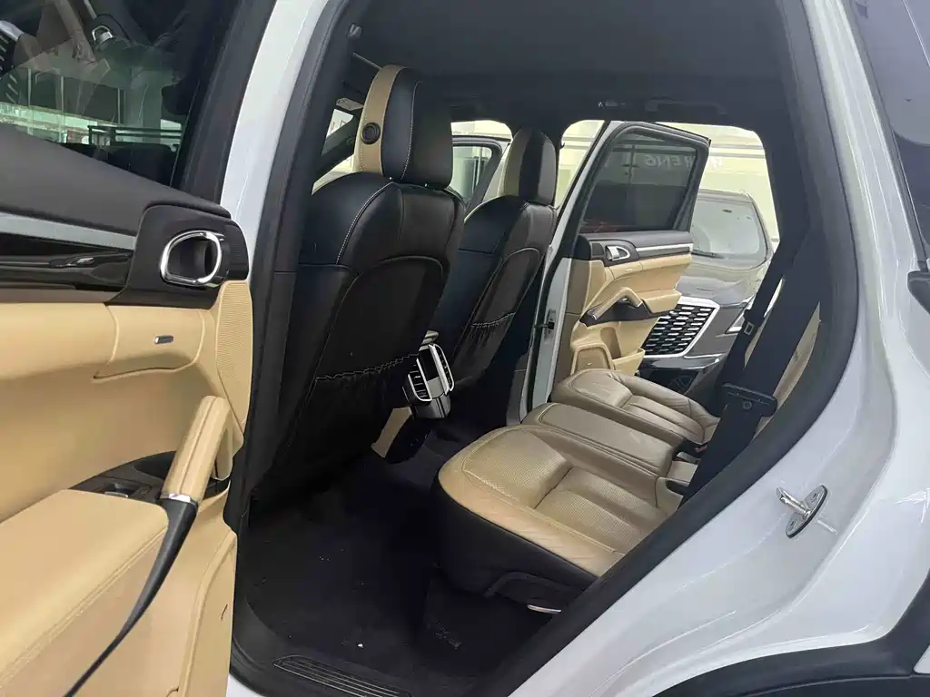Porsche Cayenne Hybrid — миниатюра 6