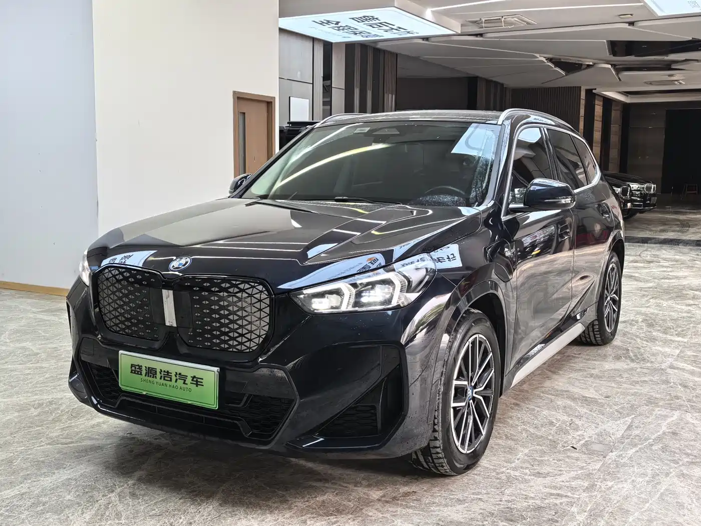 BMW iX1