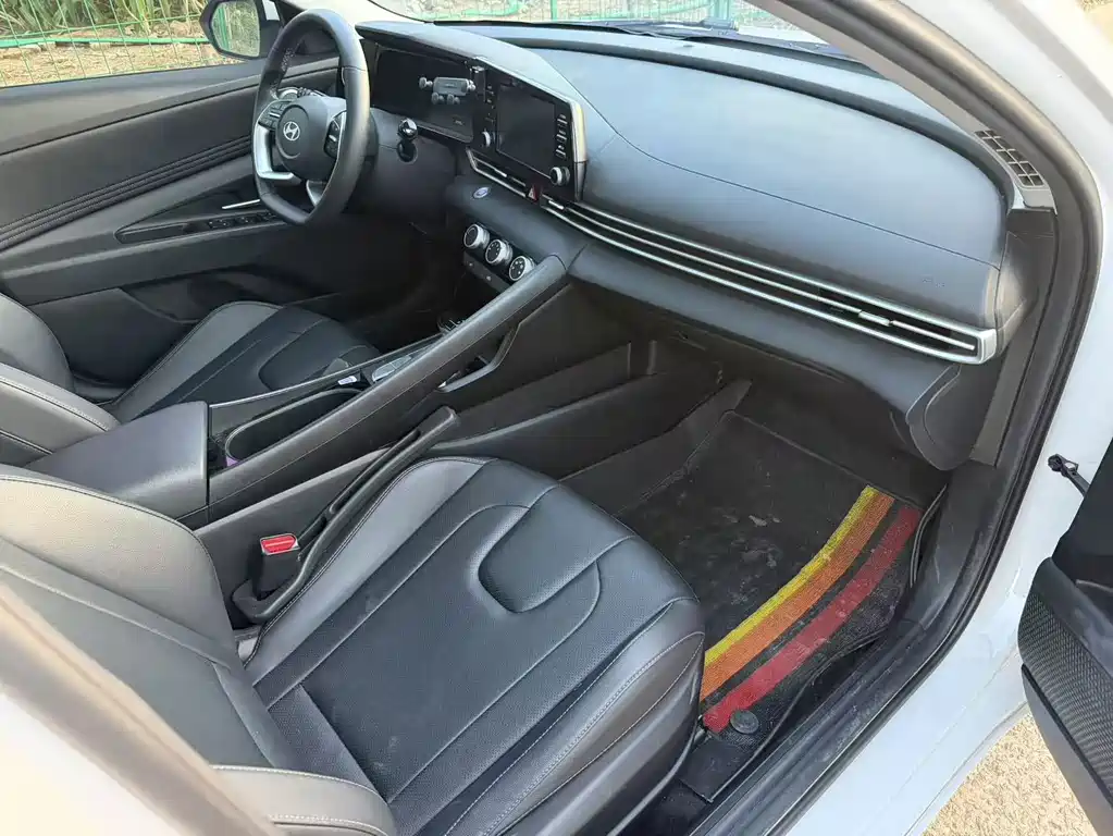 Hyundai Elantra — миниатюра 12