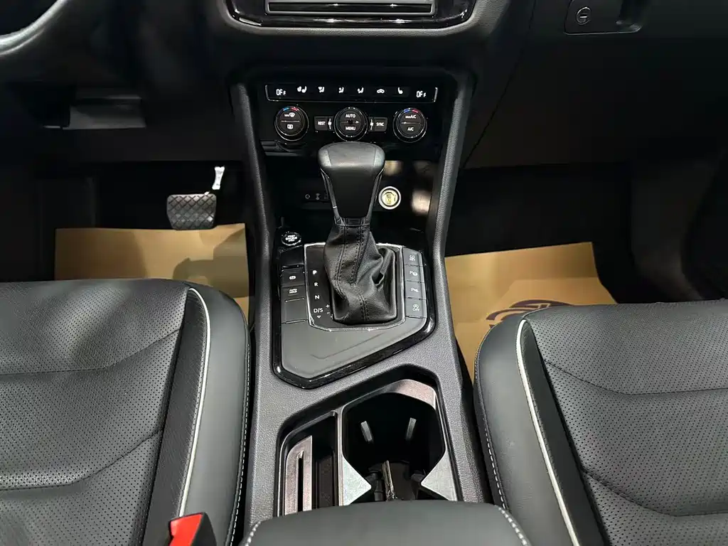 Volkswagen Tiguan L — миниатюра 12