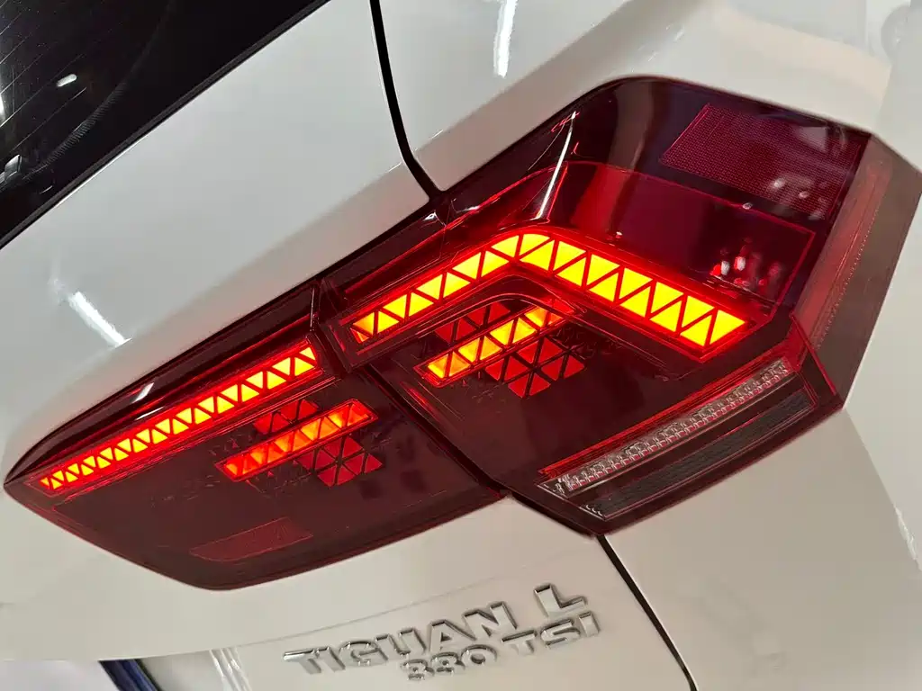 Volkswagen Tiguan L — миниатюра 16
