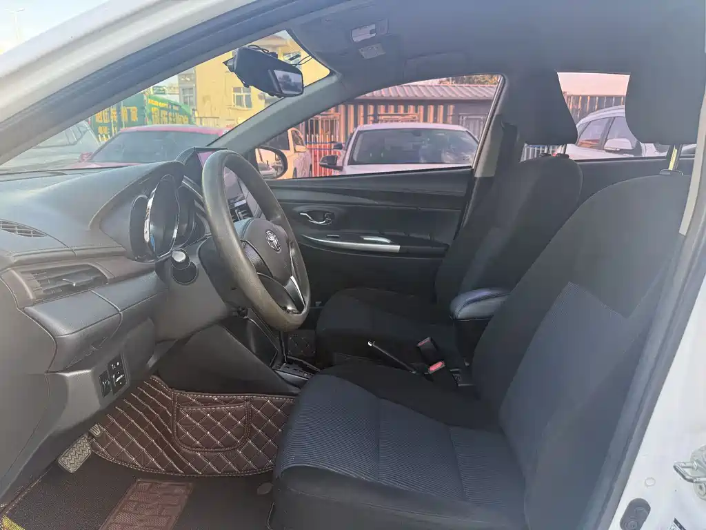 Toyota Yaris L — миниатюра 4