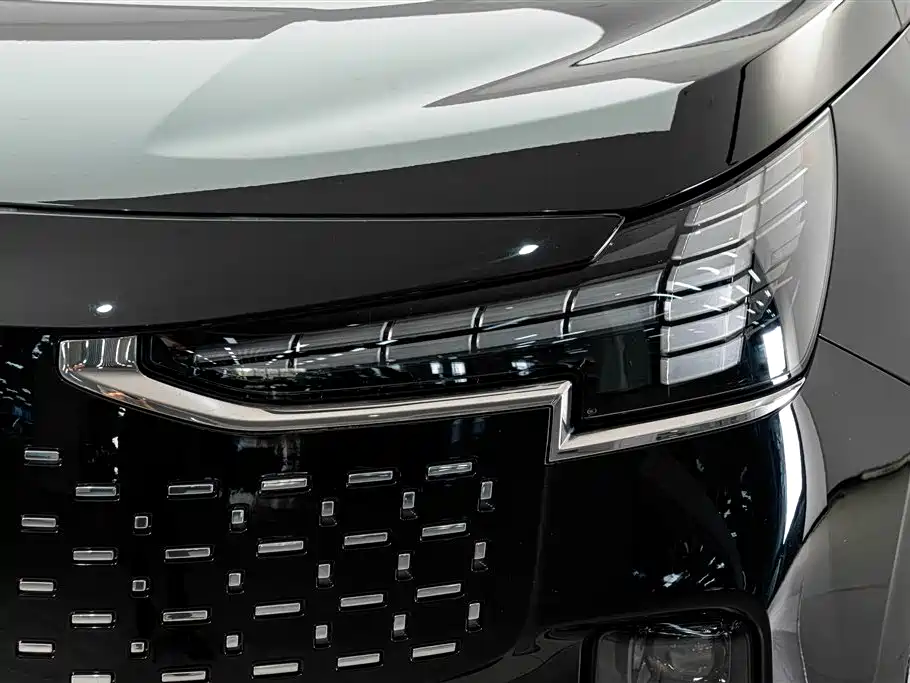 Volvo EM90 — миниатюра 5