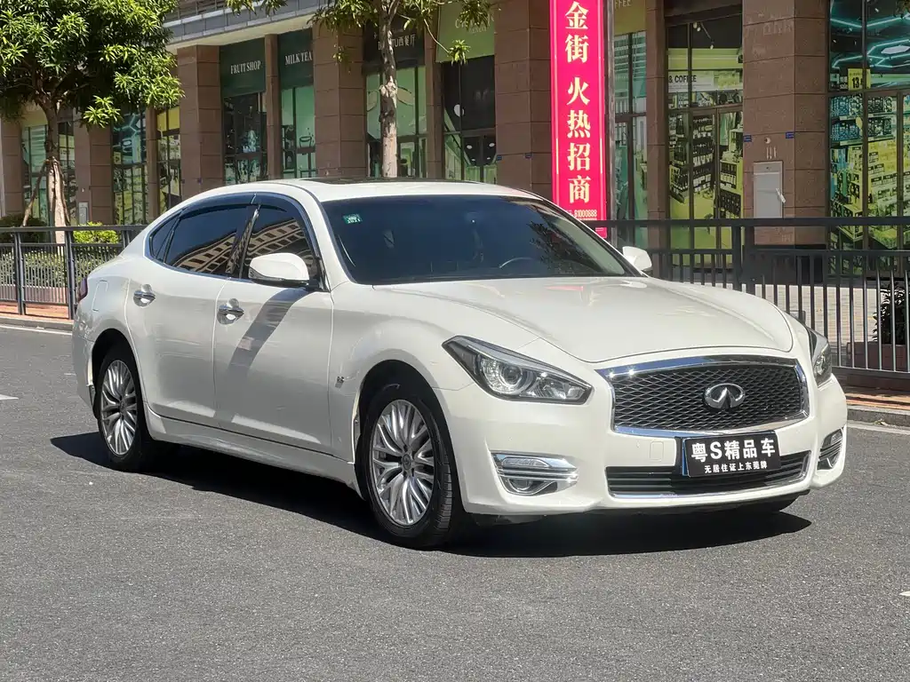 INFINITI Q70