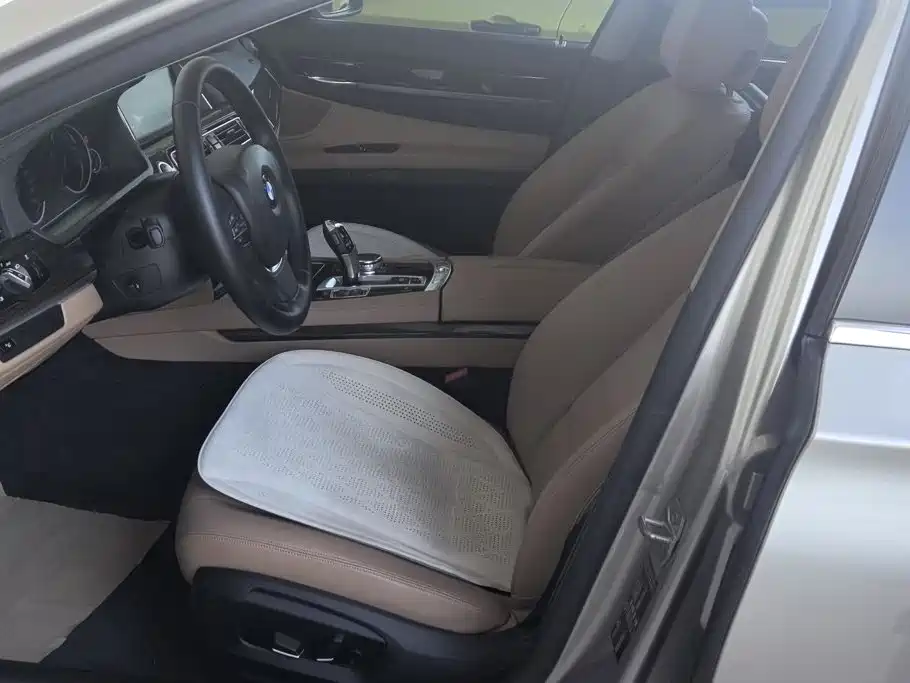 BMW 7 Series — миниатюра 9
