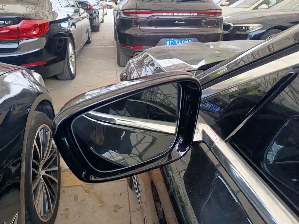 BMW 7 Series — миниатюра 12