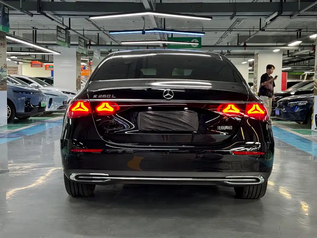 Mercedes-Benz E-Class — миниатюра 16