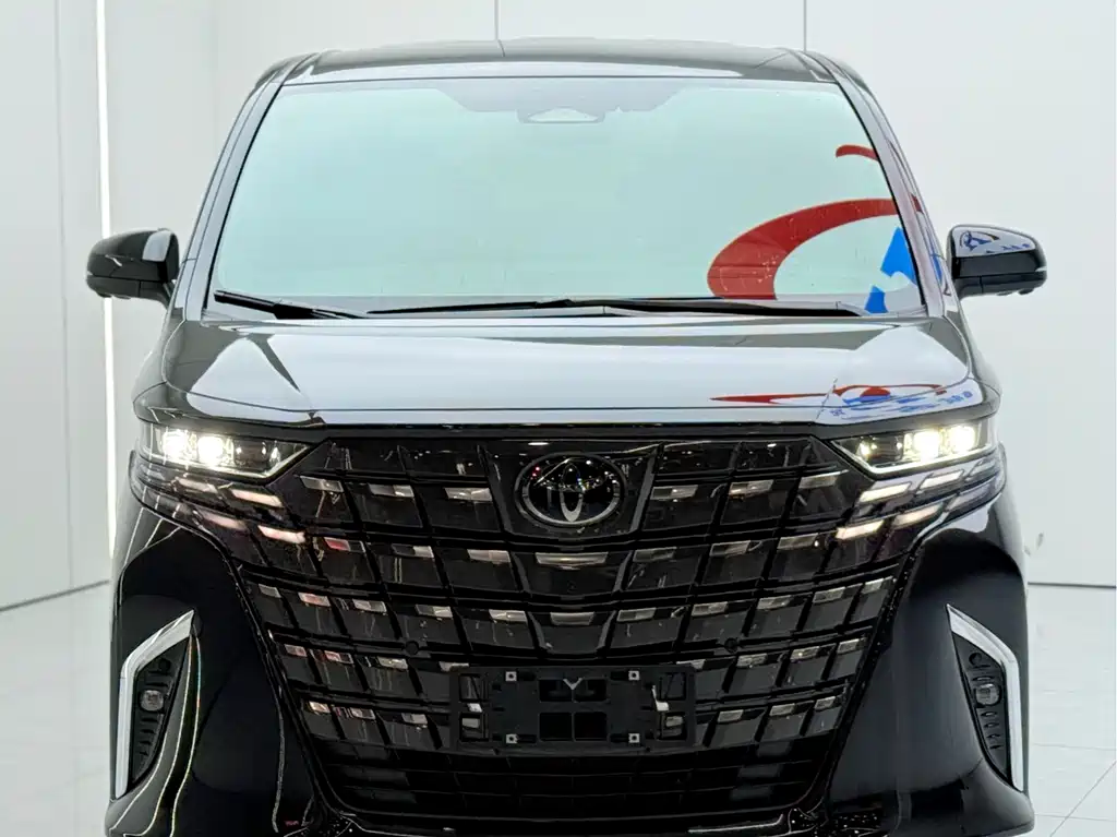 Toyota Alphard — миниатюра 3