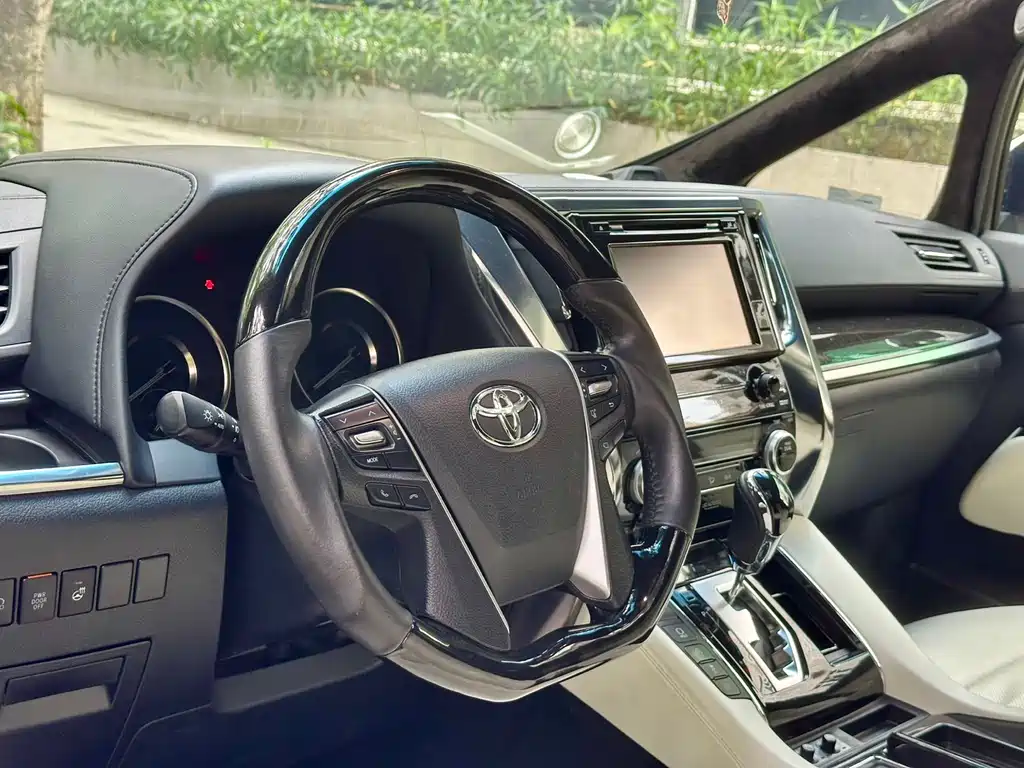 Toyota Alphard 2018 3.5L Luxury