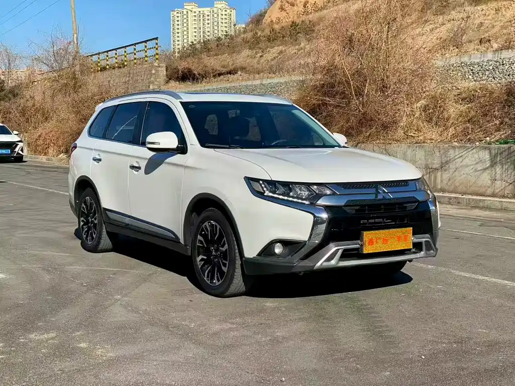 MITSUBISHI OUTLANDER