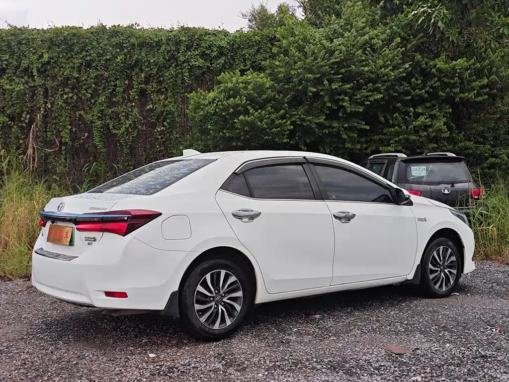 Toyota Corolla Hybrid — миниатюра 5