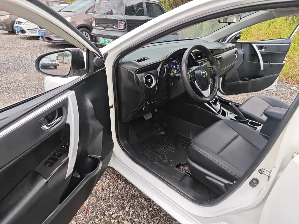 Toyota Corolla Hybrid — миниатюра 7